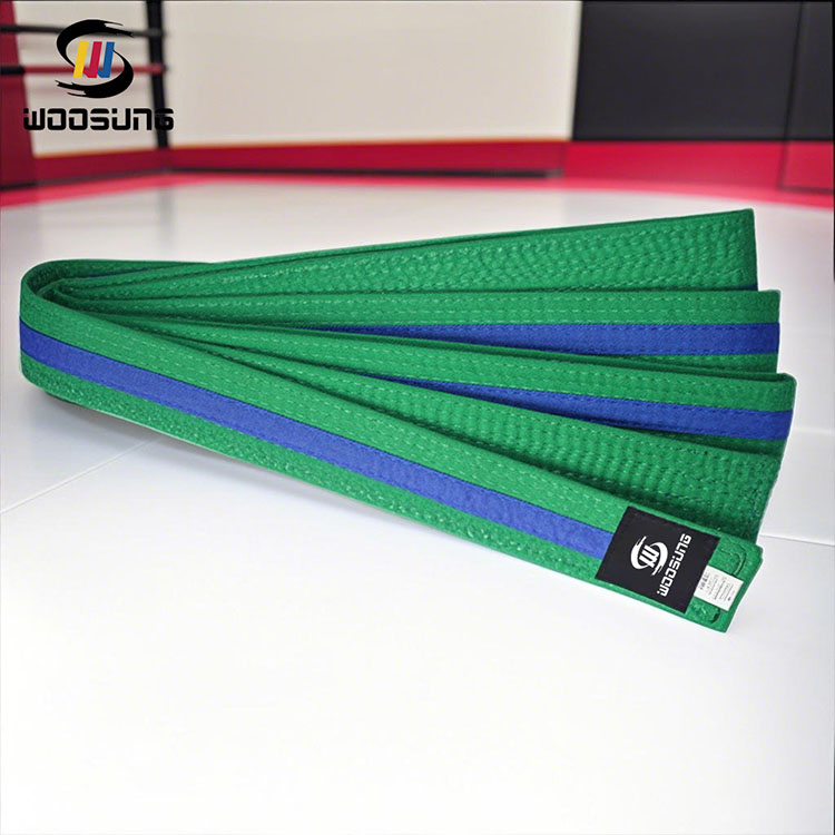 Ceinture à rayures de taekwondo